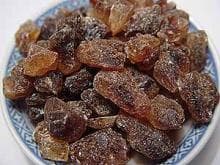 Brown granulated candy sugar —